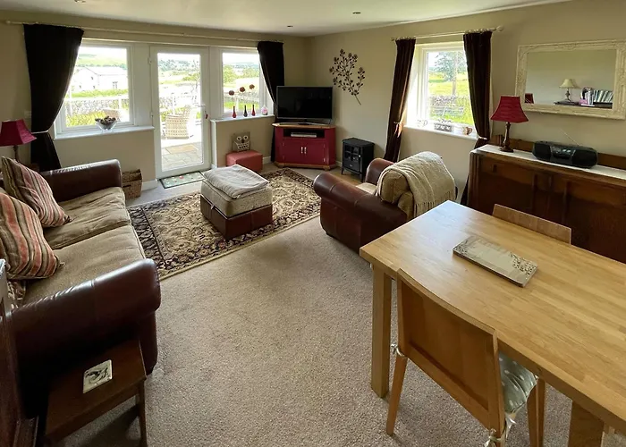 Two Hoots Wigglesworth